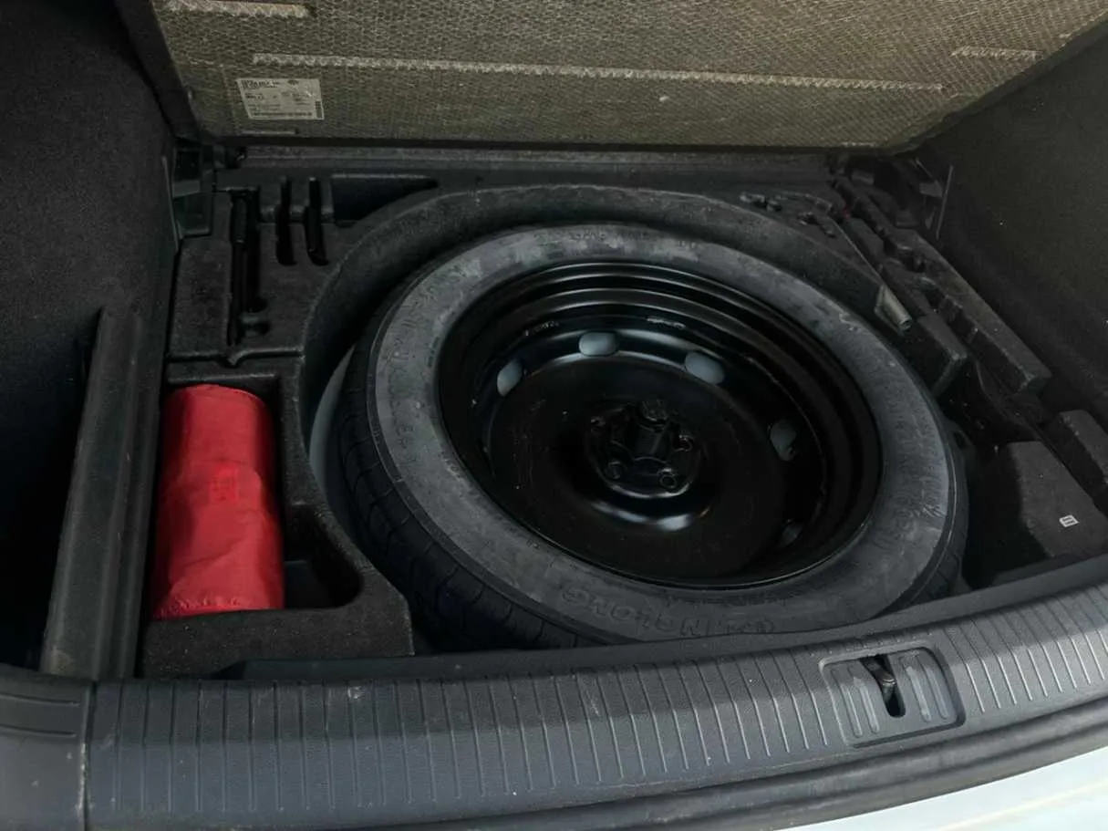 Car image 23