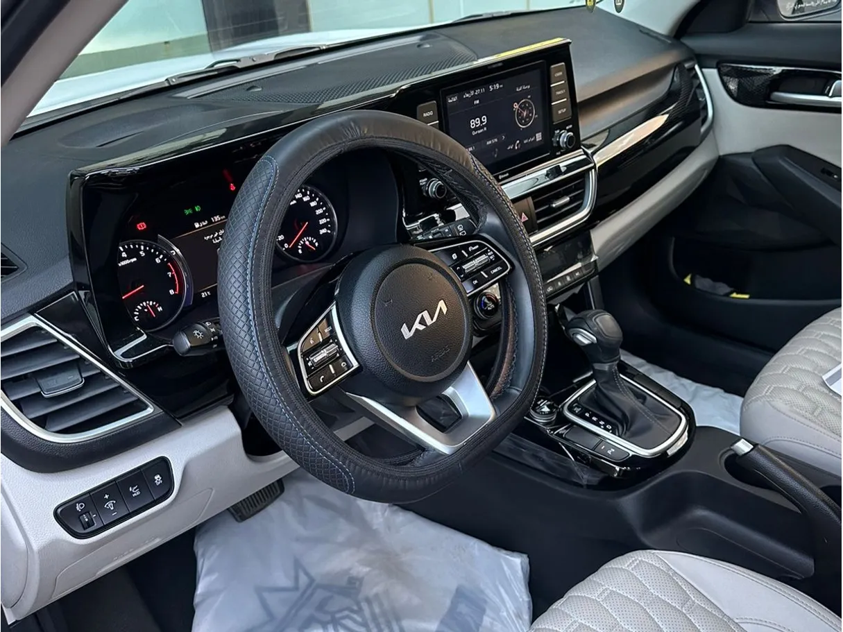 Car image 5