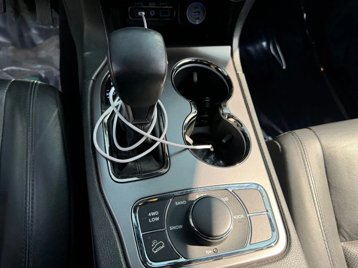 Car image 17