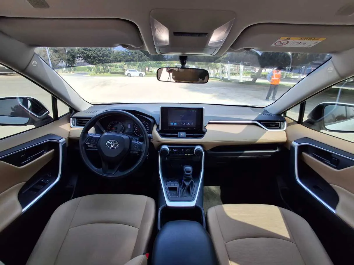 Car image 14