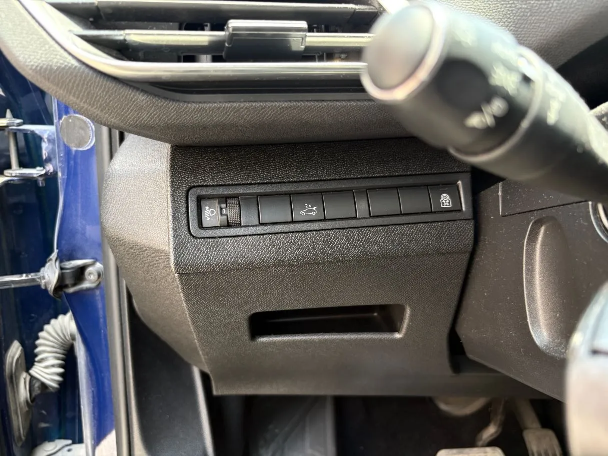 Car image 26