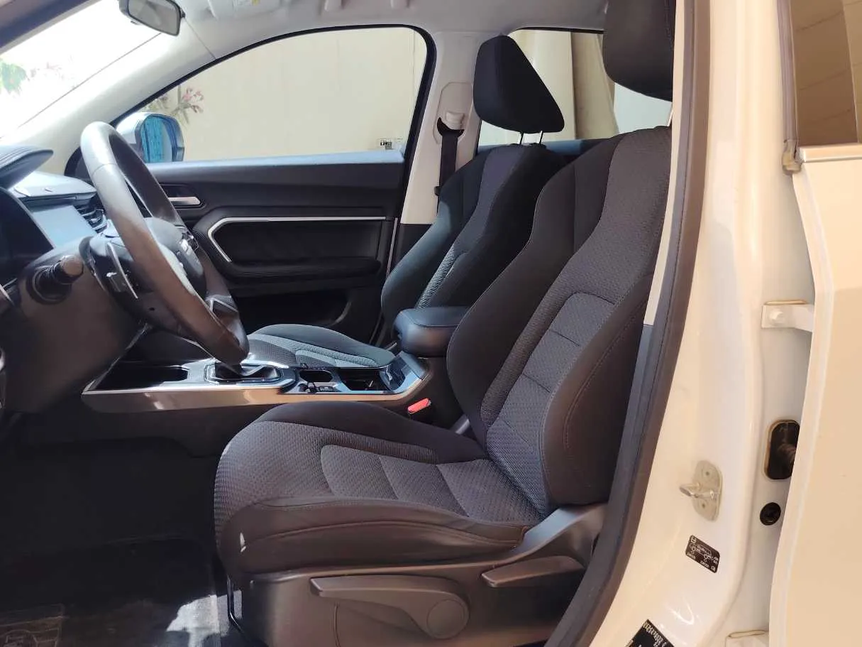 Car image 13