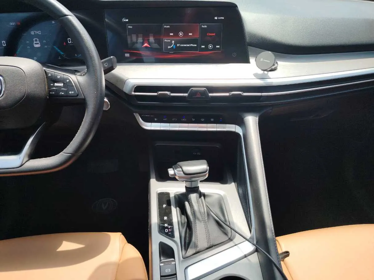 Car image 18
