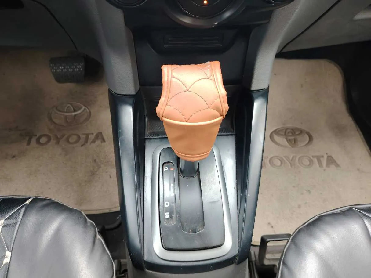 Car image 18