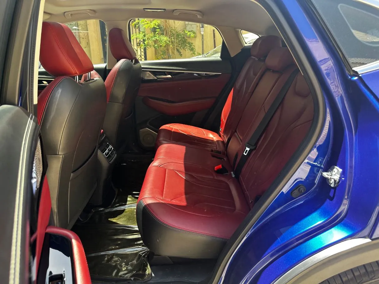 Car image 16