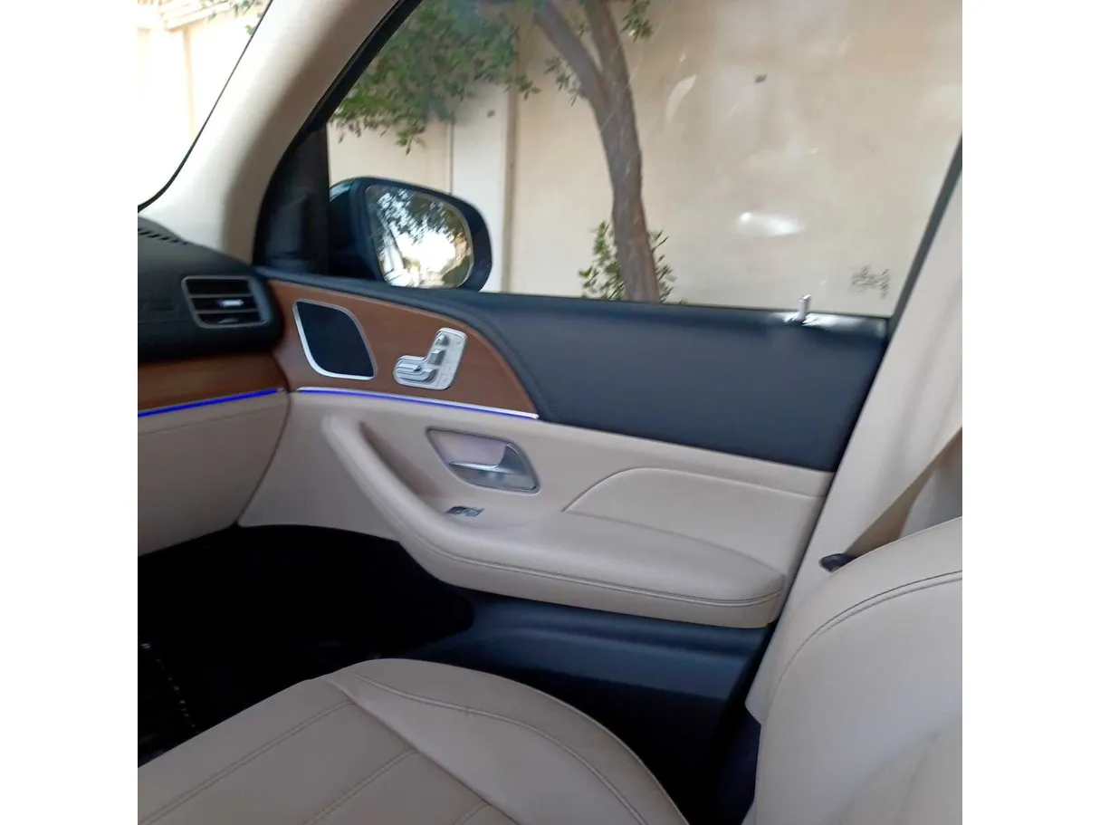 Car image 26