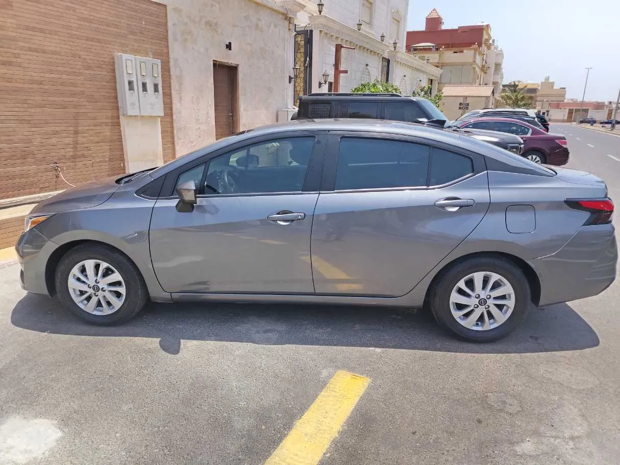 Car image 8