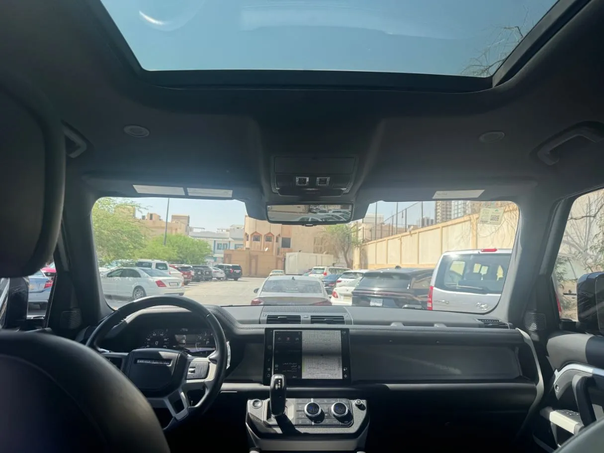 Car image 16
