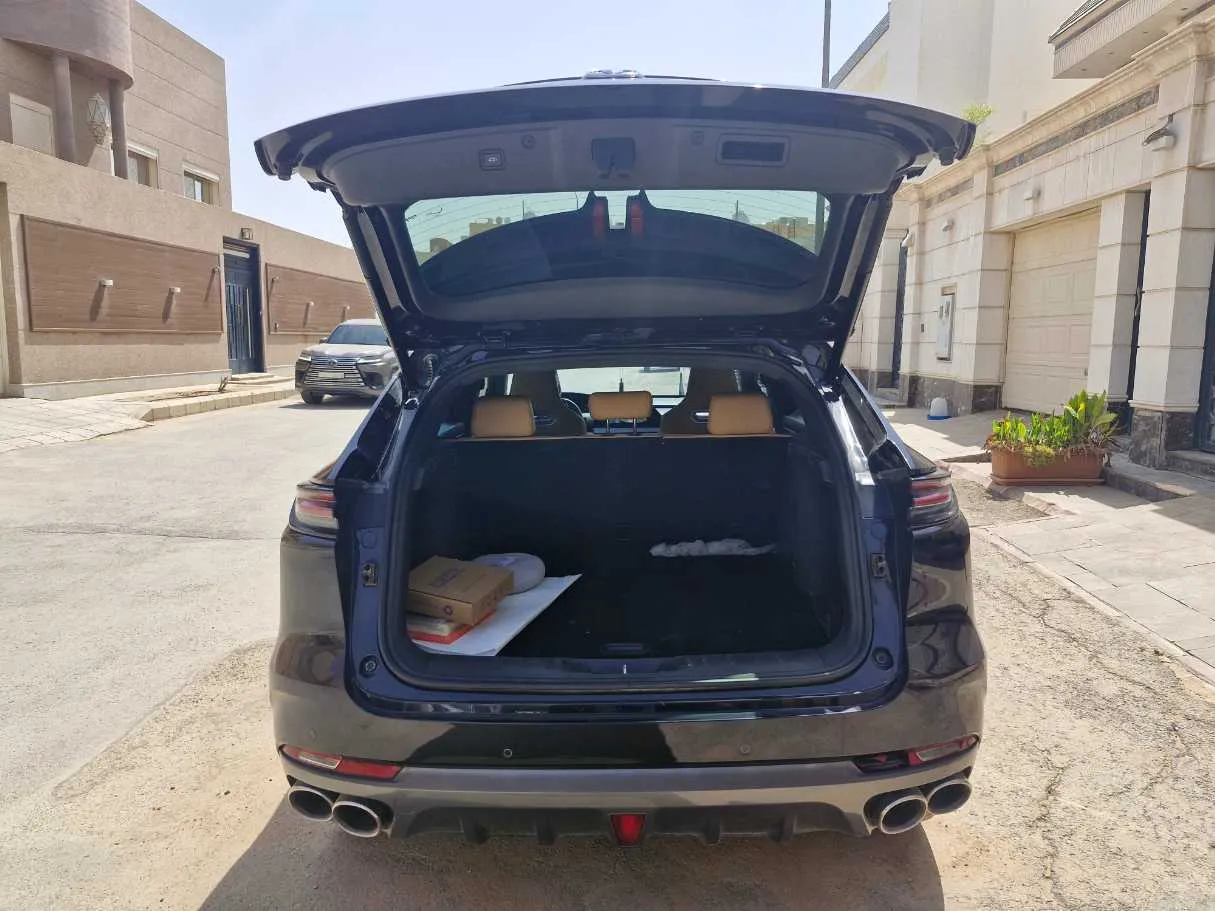 Car image 20
