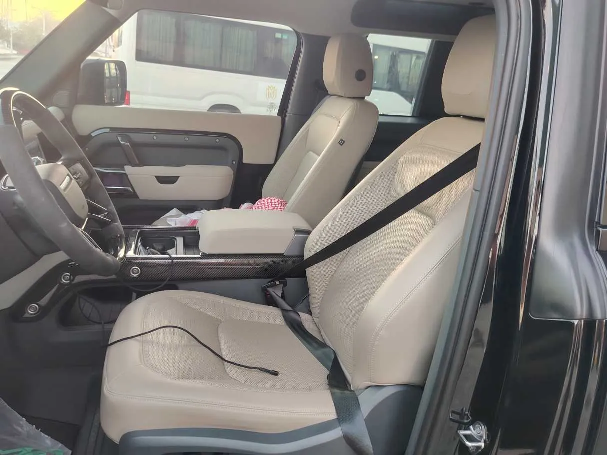Car image 13