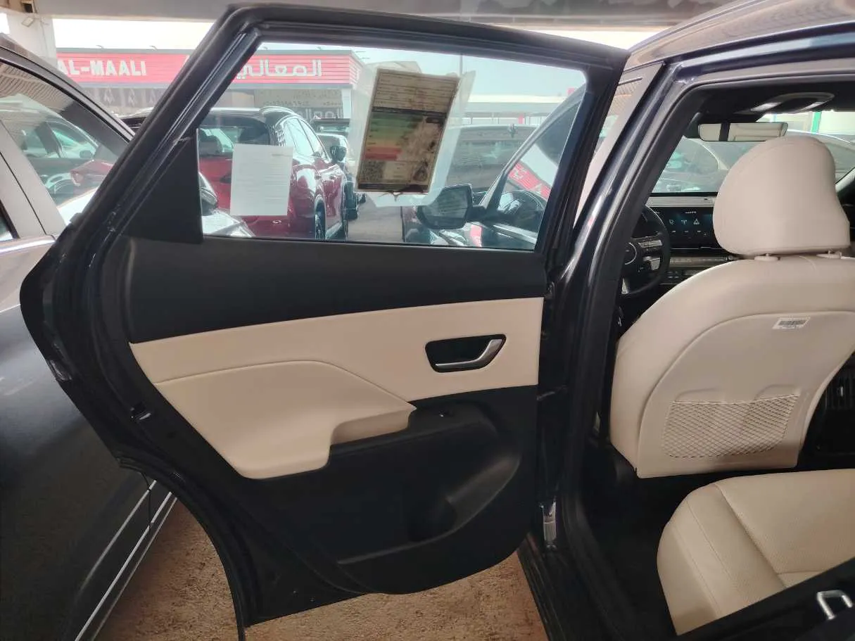 Car image 20