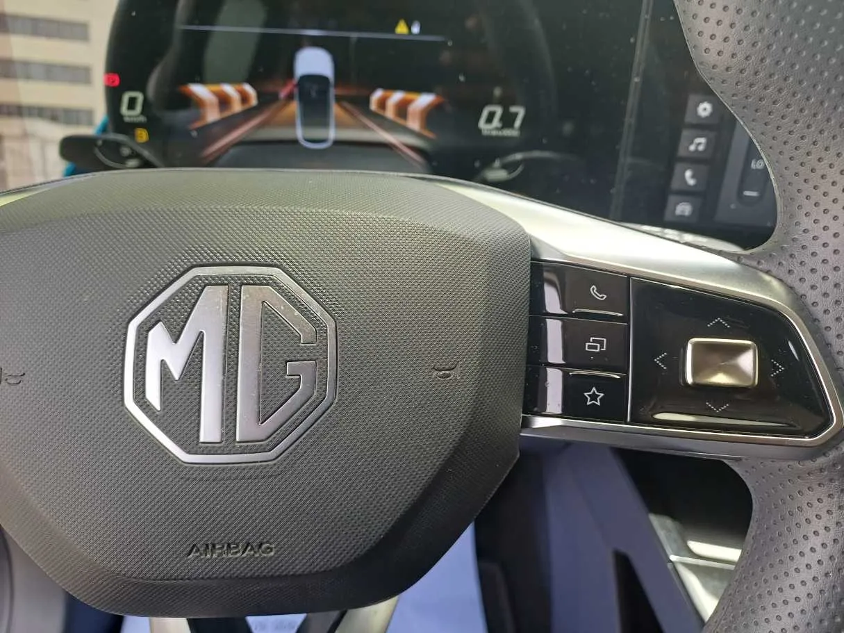 Car image 19