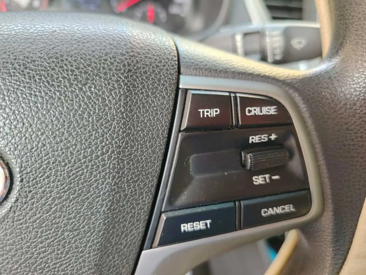 Car image 35