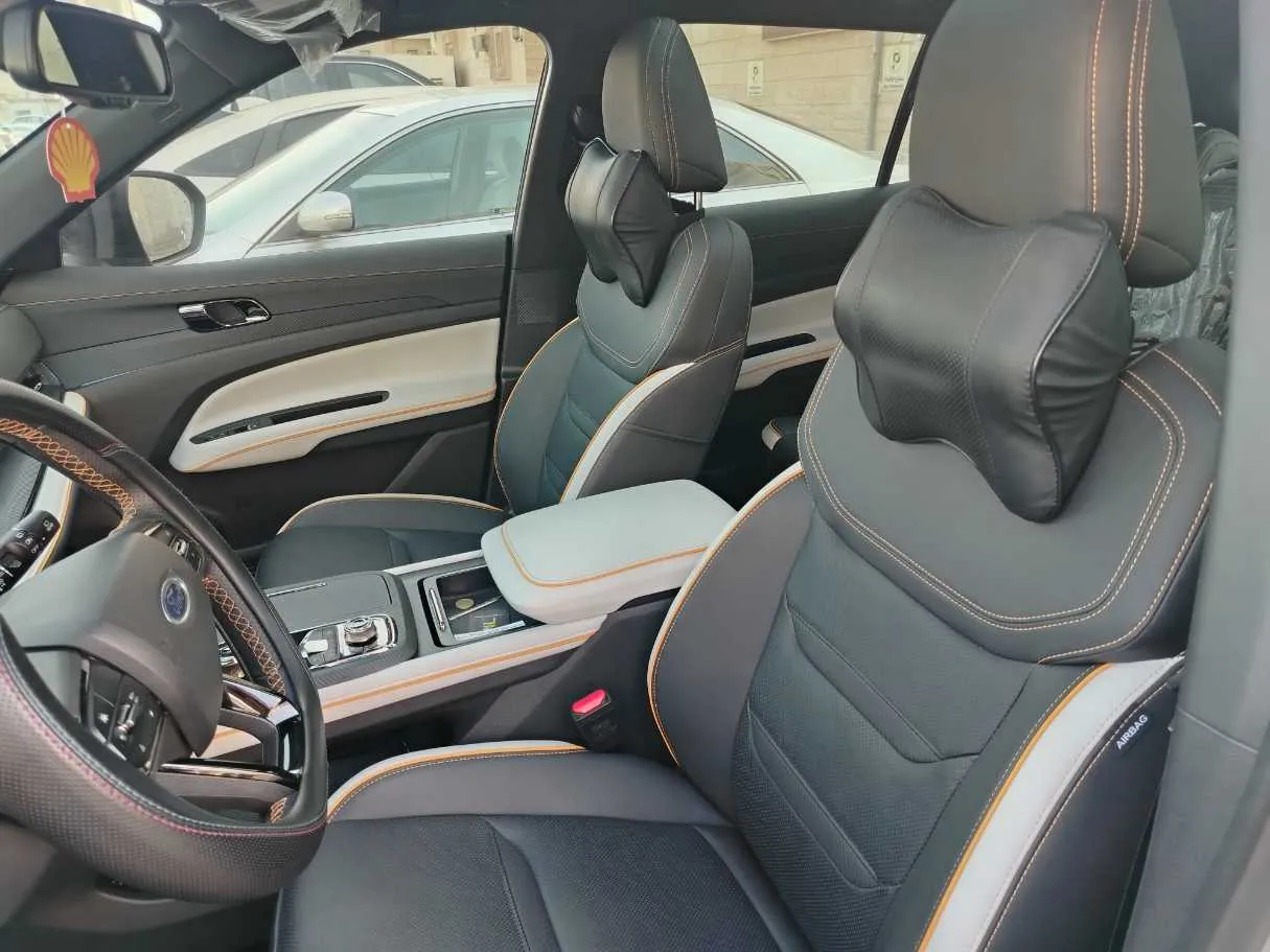Car image 13