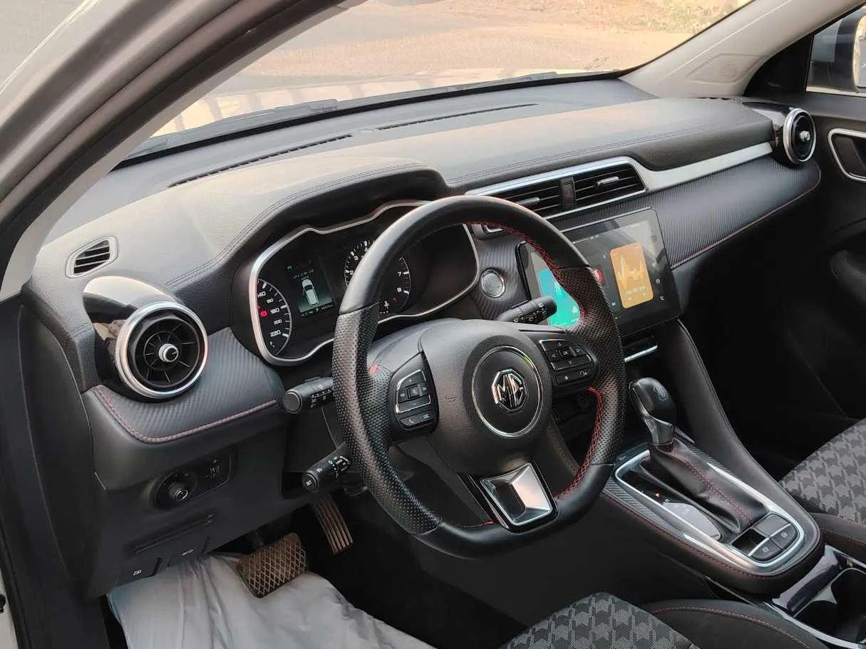Car image 11