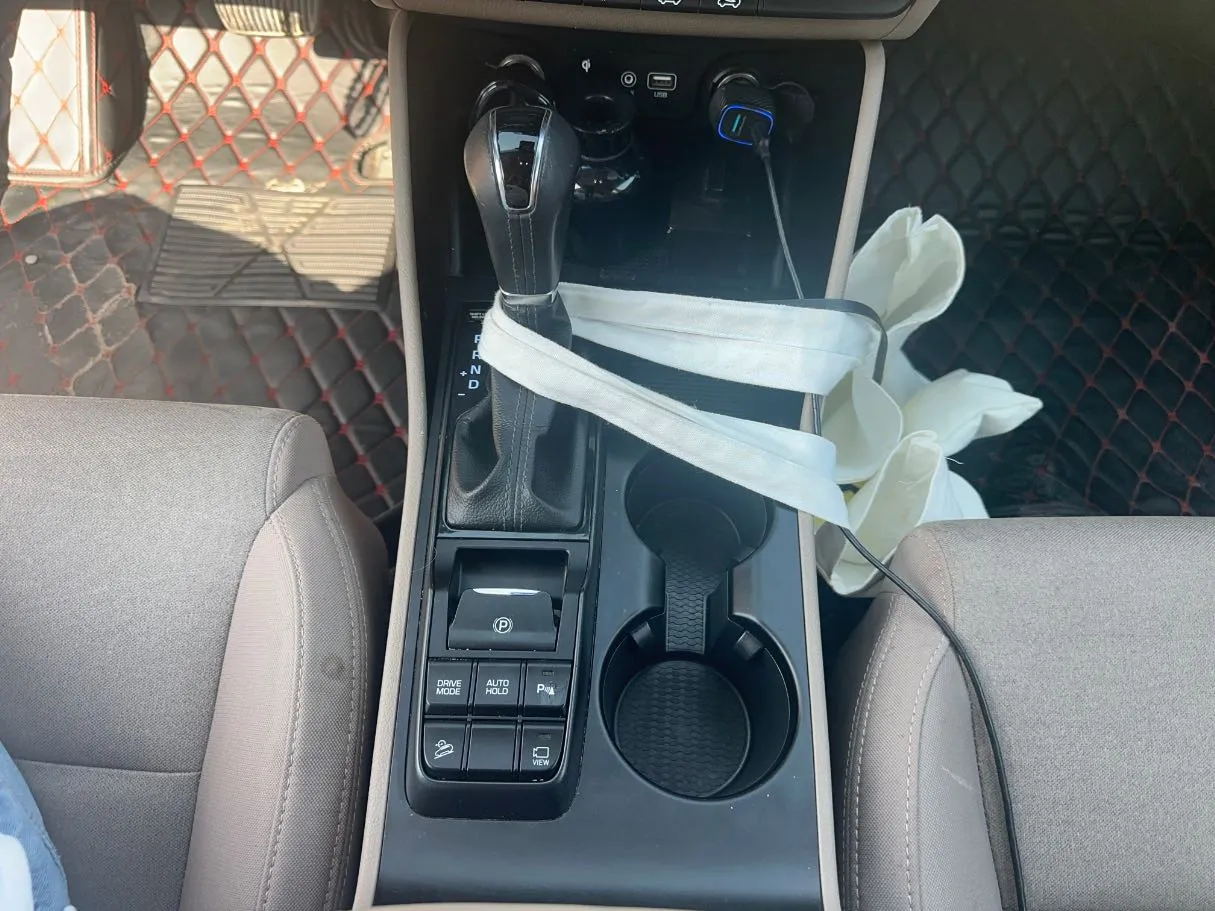 Car image 18
