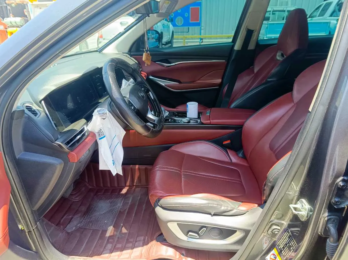 Car image 15