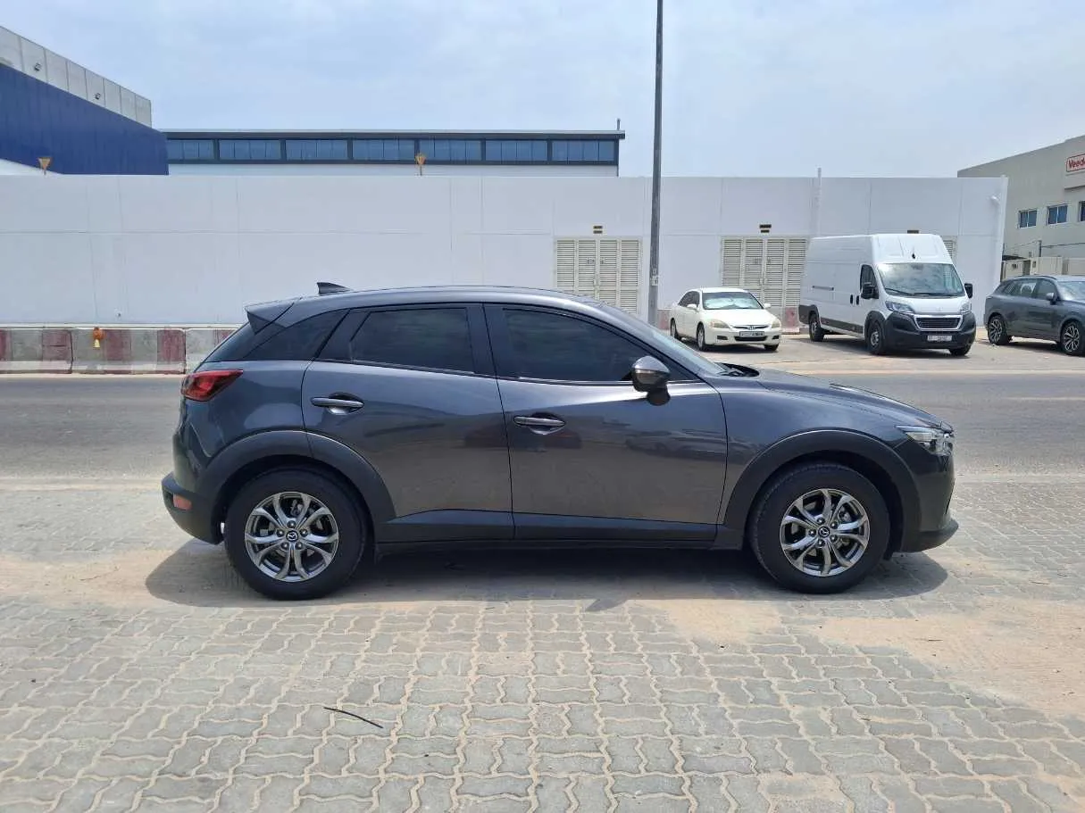 Car image 3