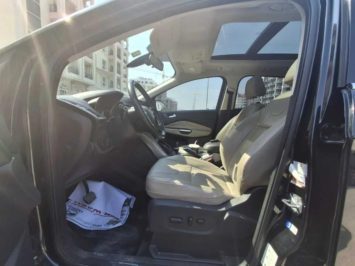 Car image 12