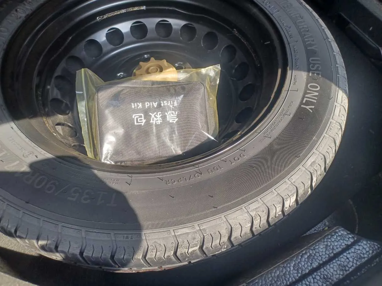 Car image 24