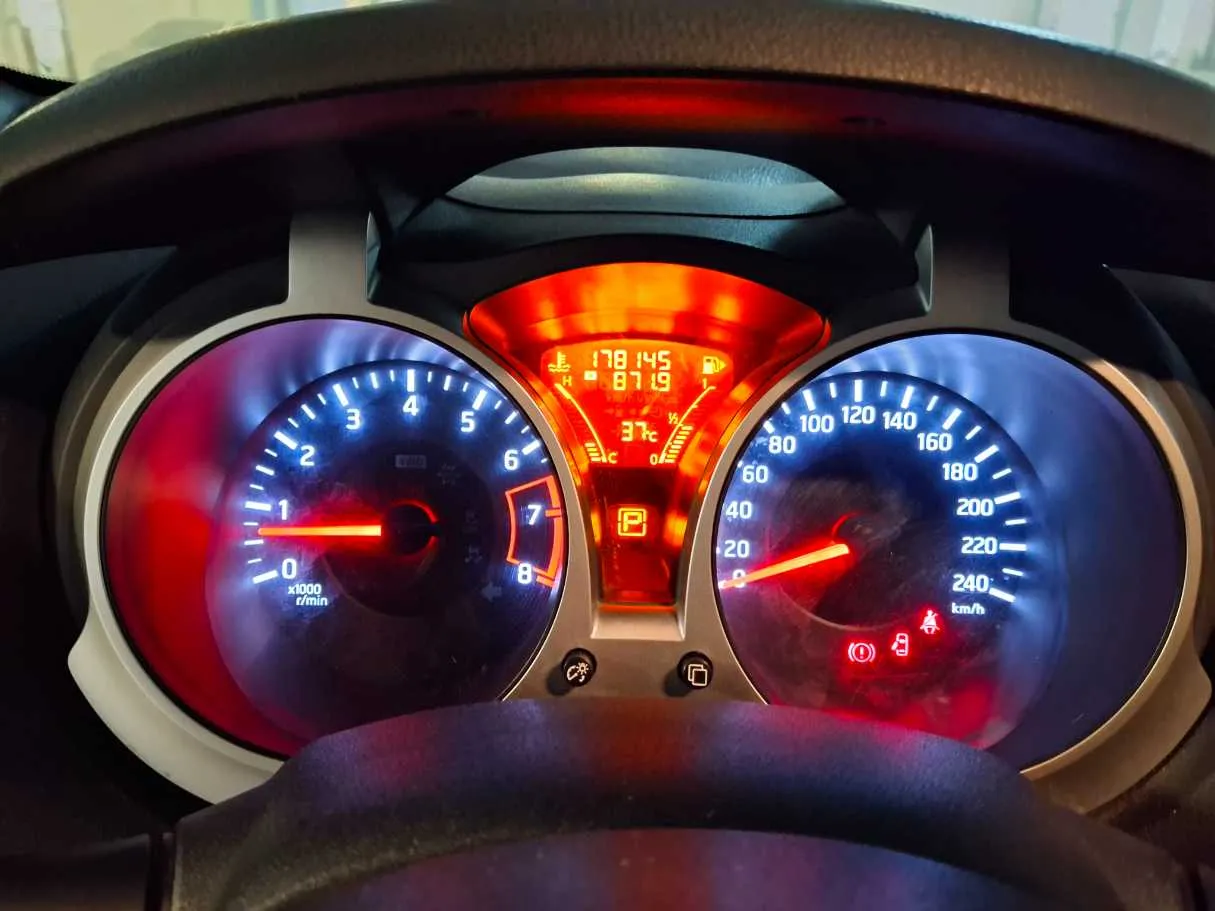 Car image 18
