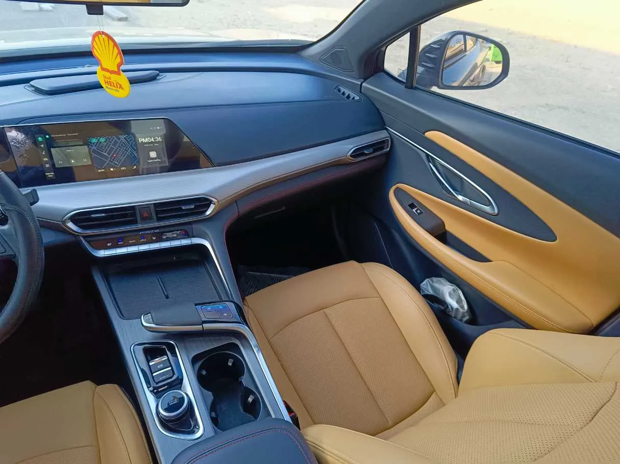 Car image 25