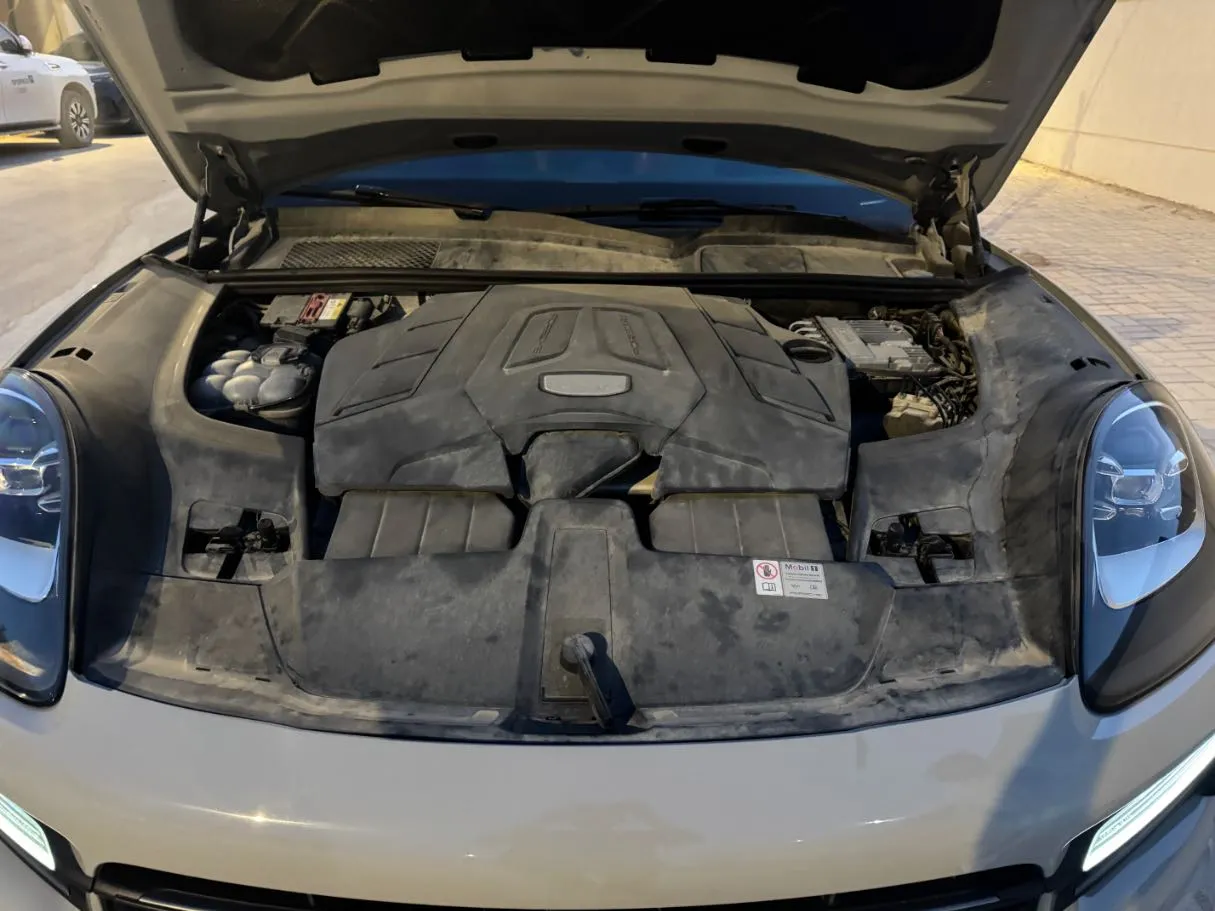 Car image 24