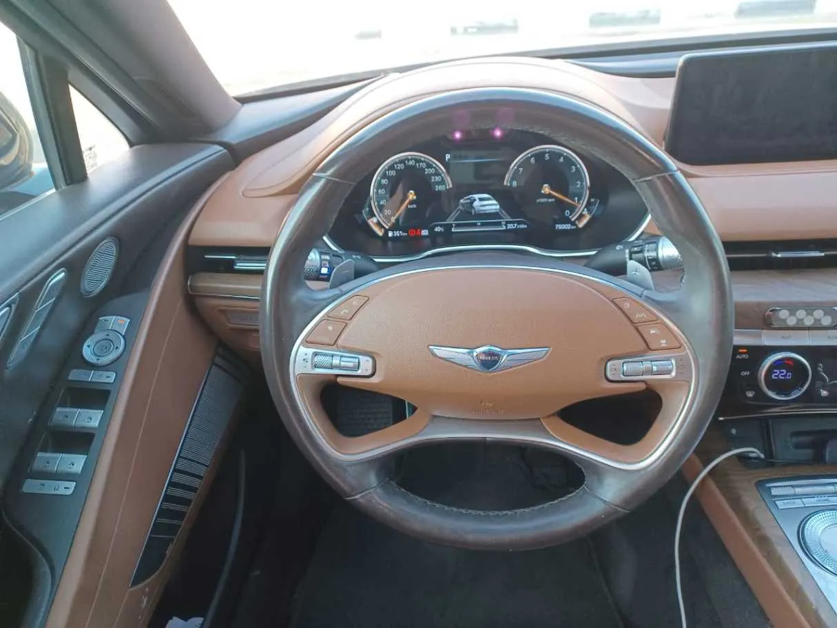 Car image 17