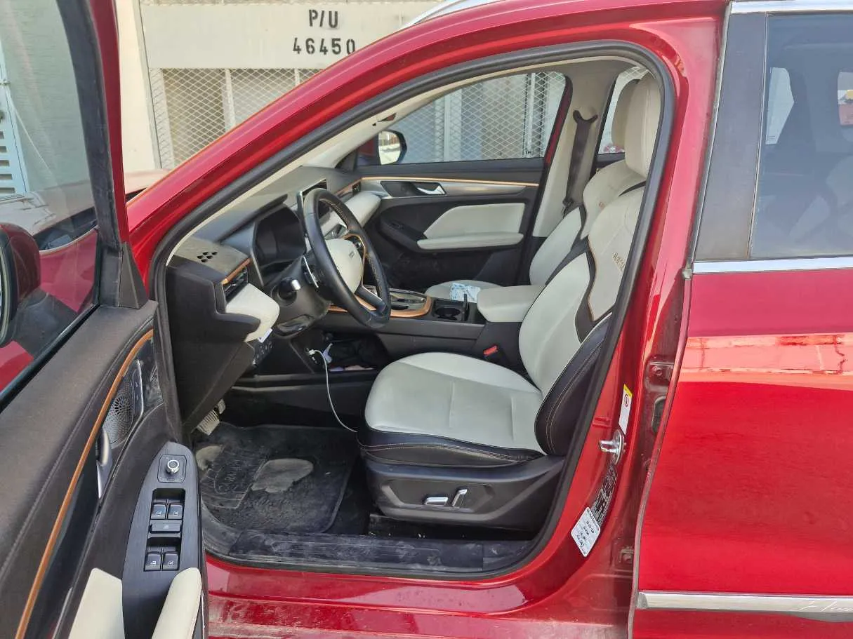 Car image 12