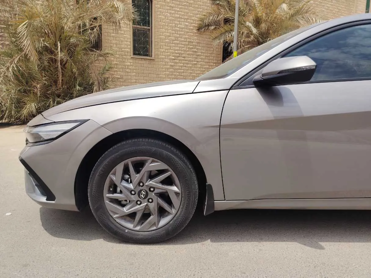 Car image 9