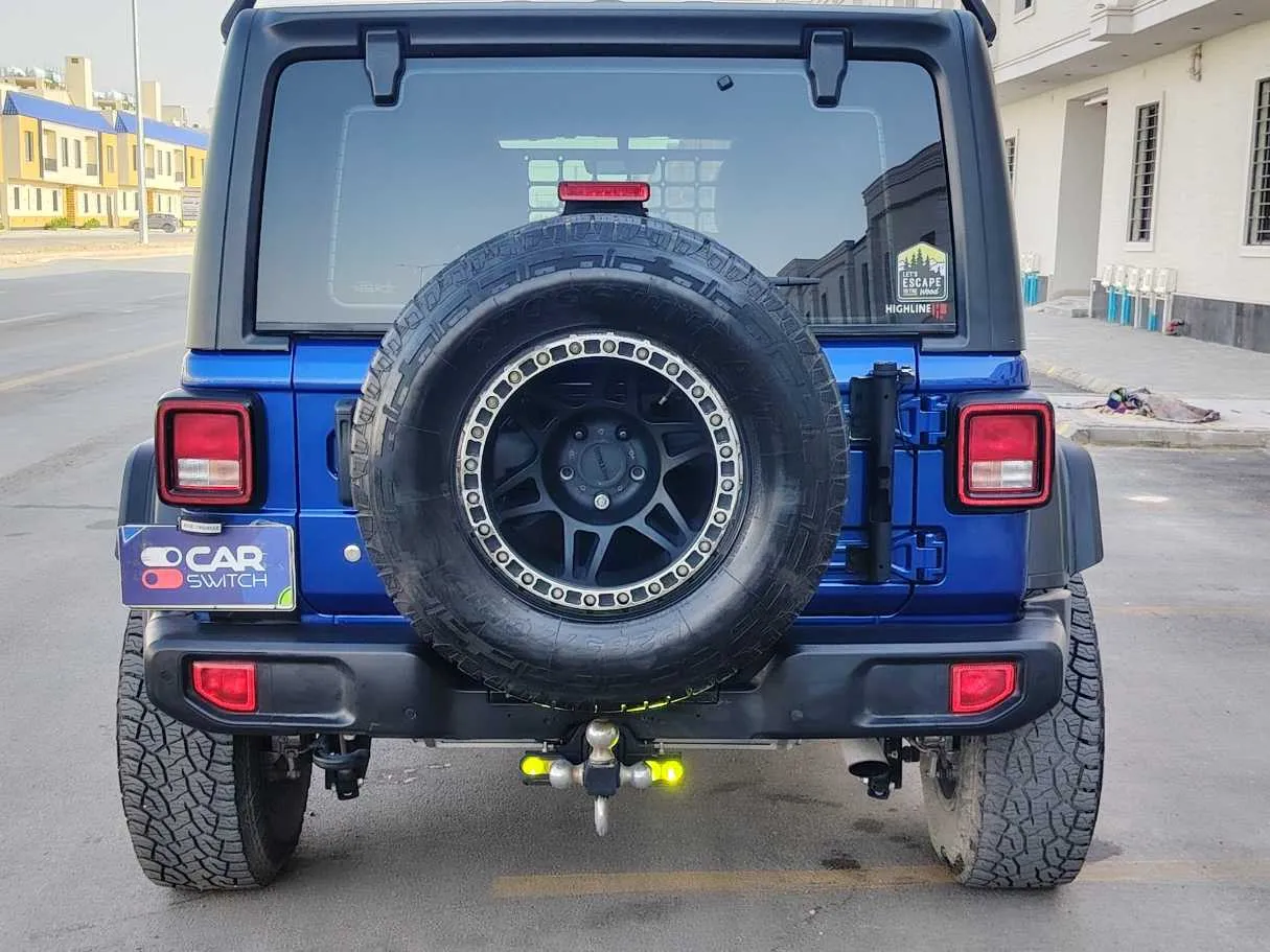 Car image 8