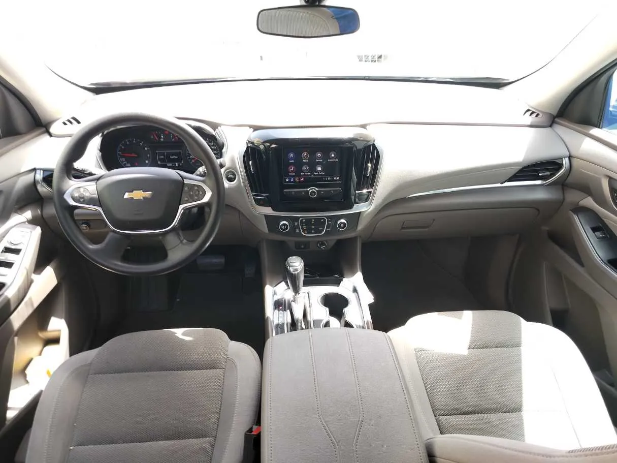 Car image 19