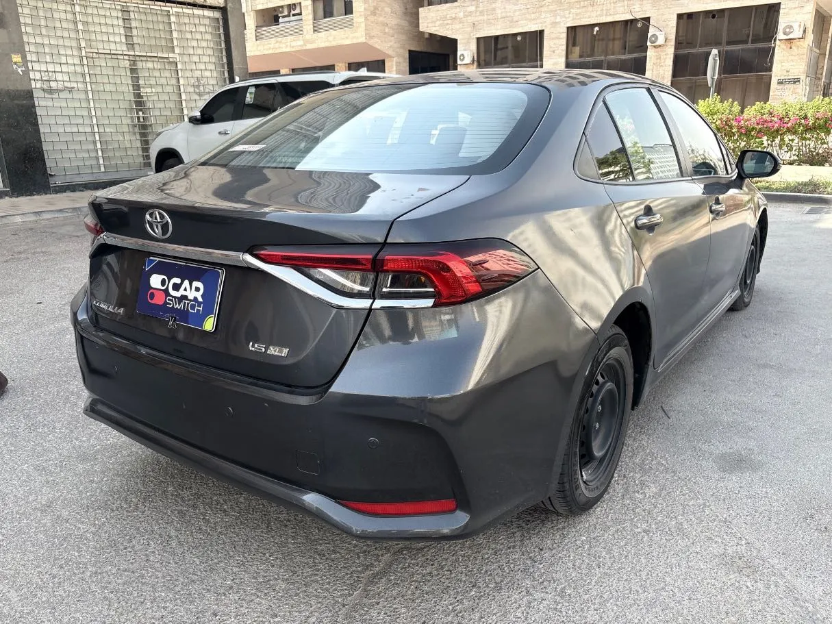 Car image 5
