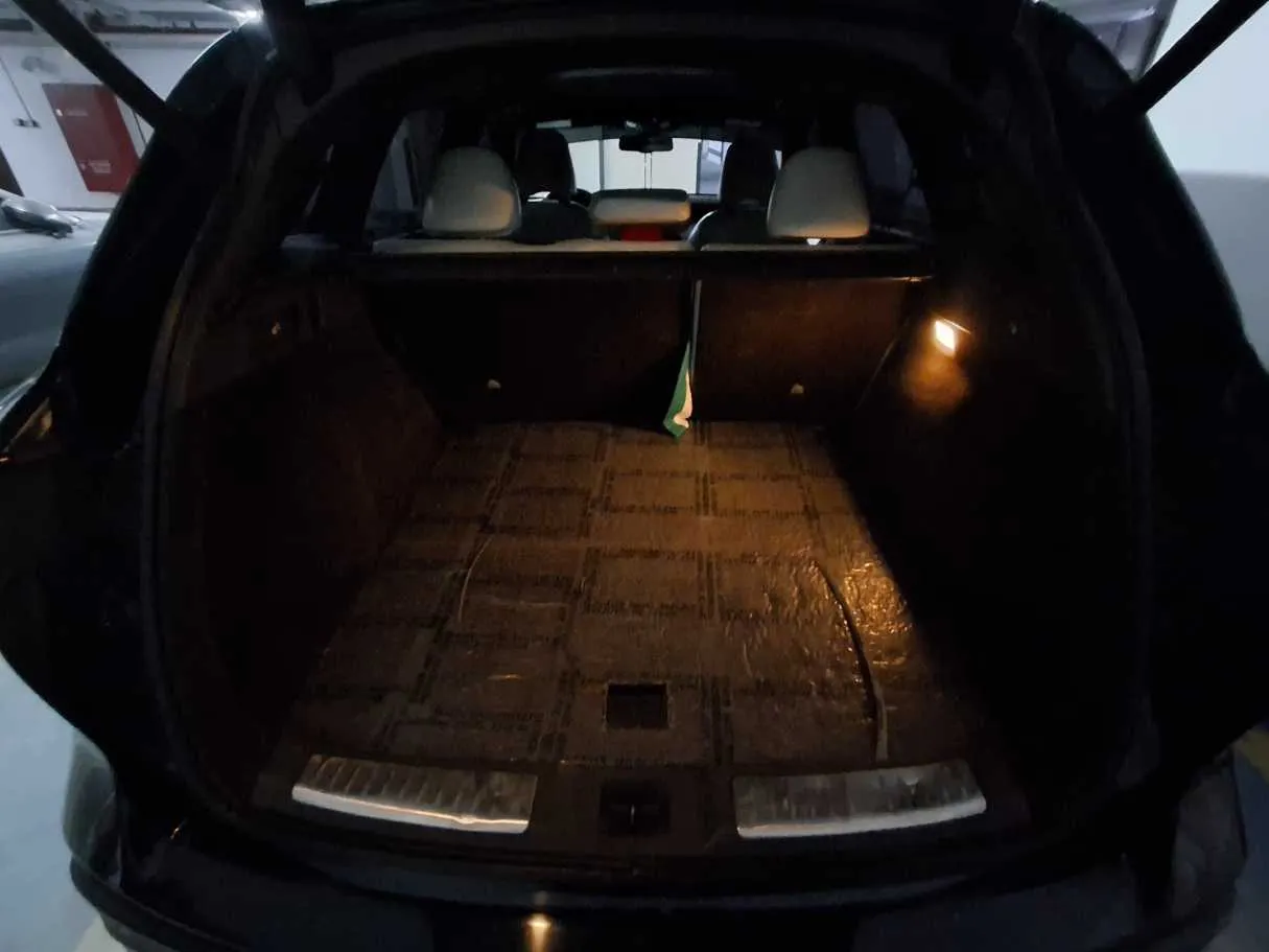 Car image 16