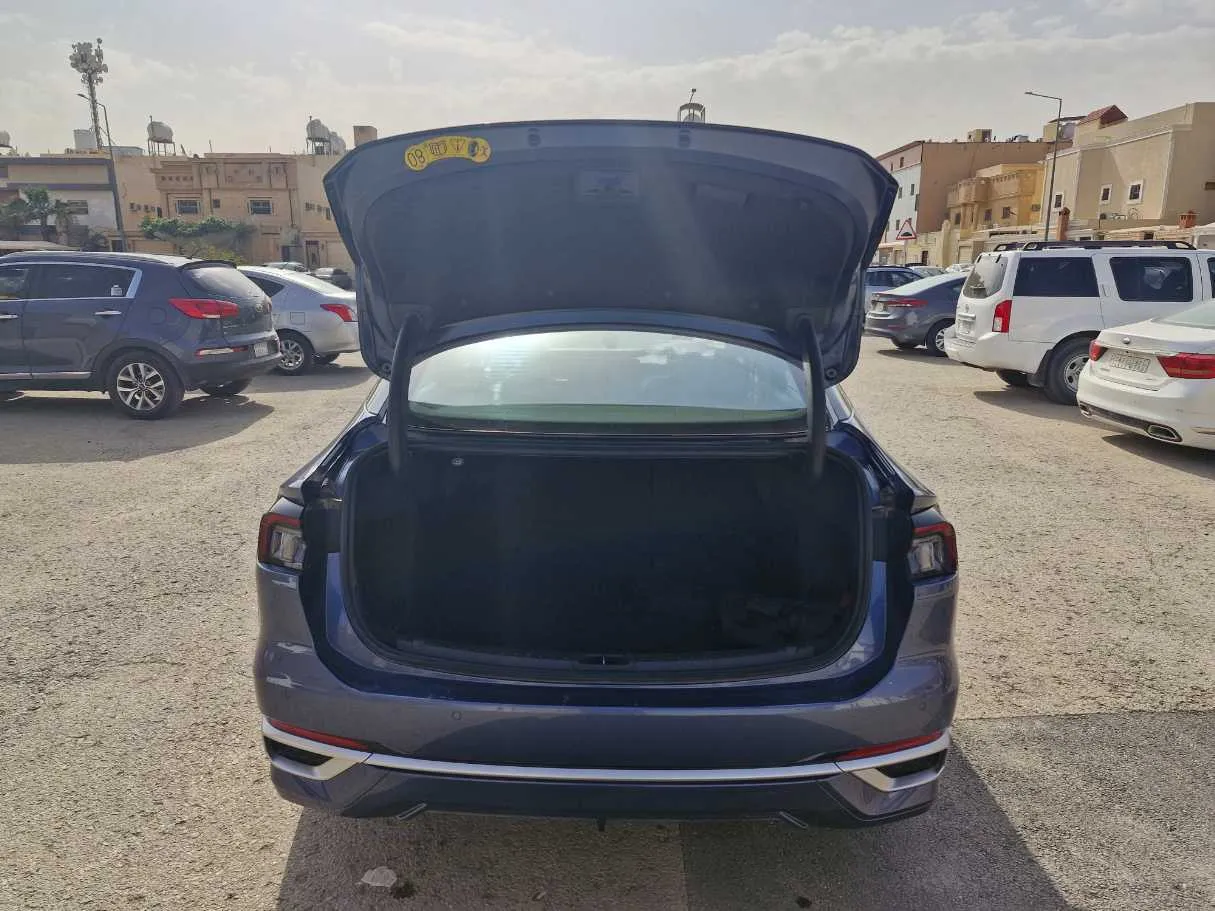 Car image 21