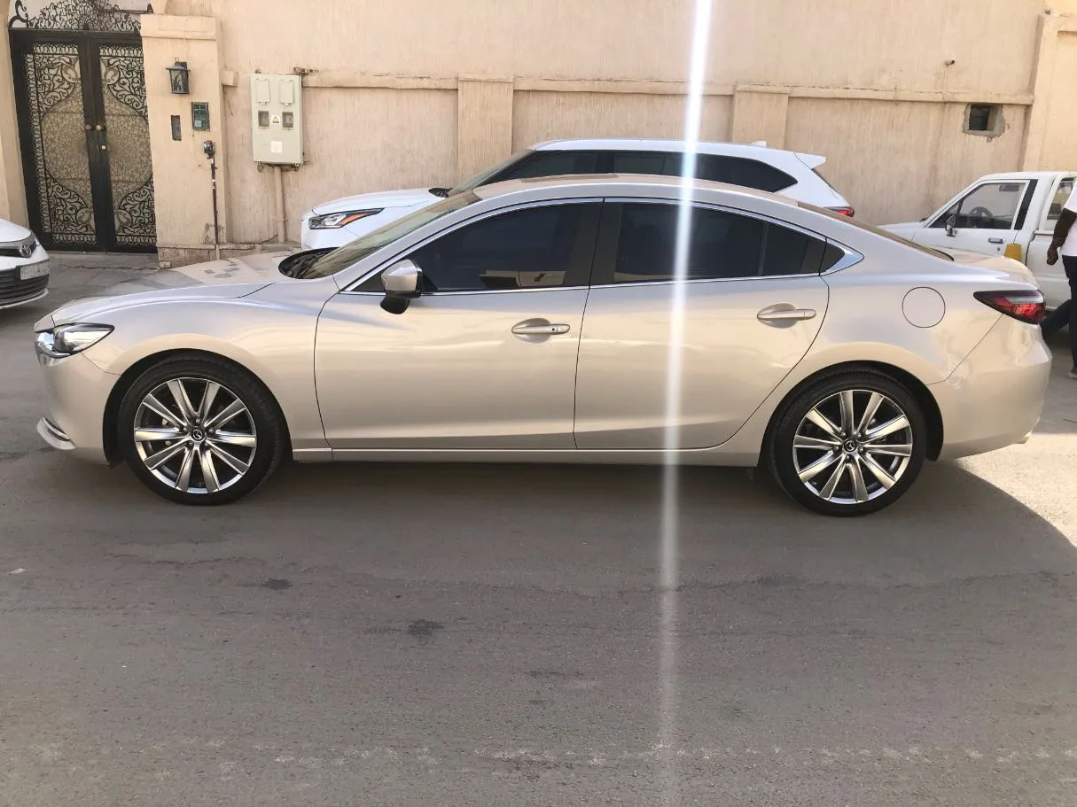 Car image 8