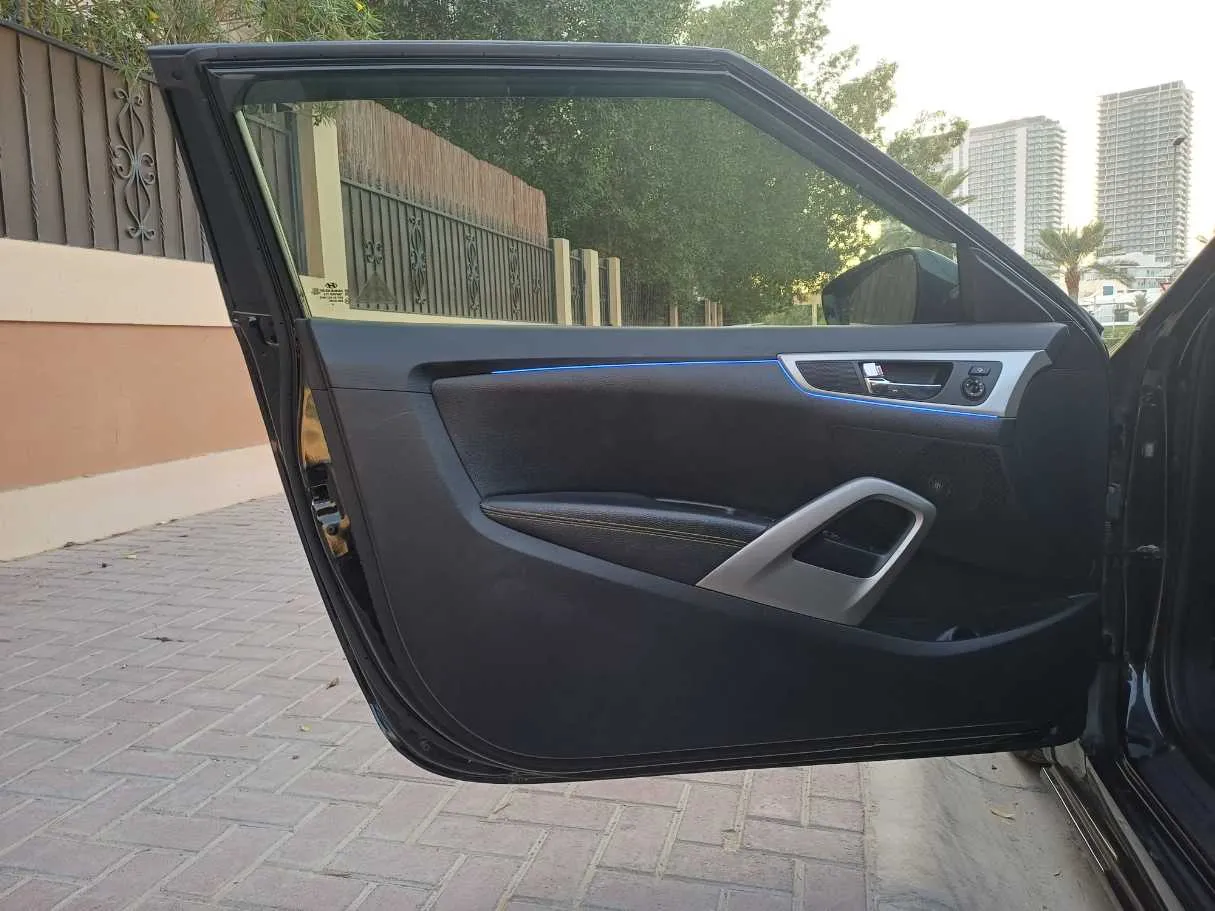Car image 10