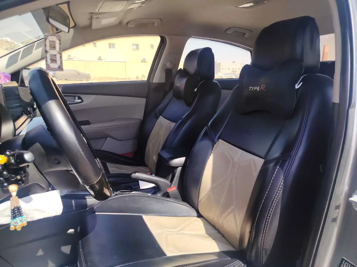 Car image 13