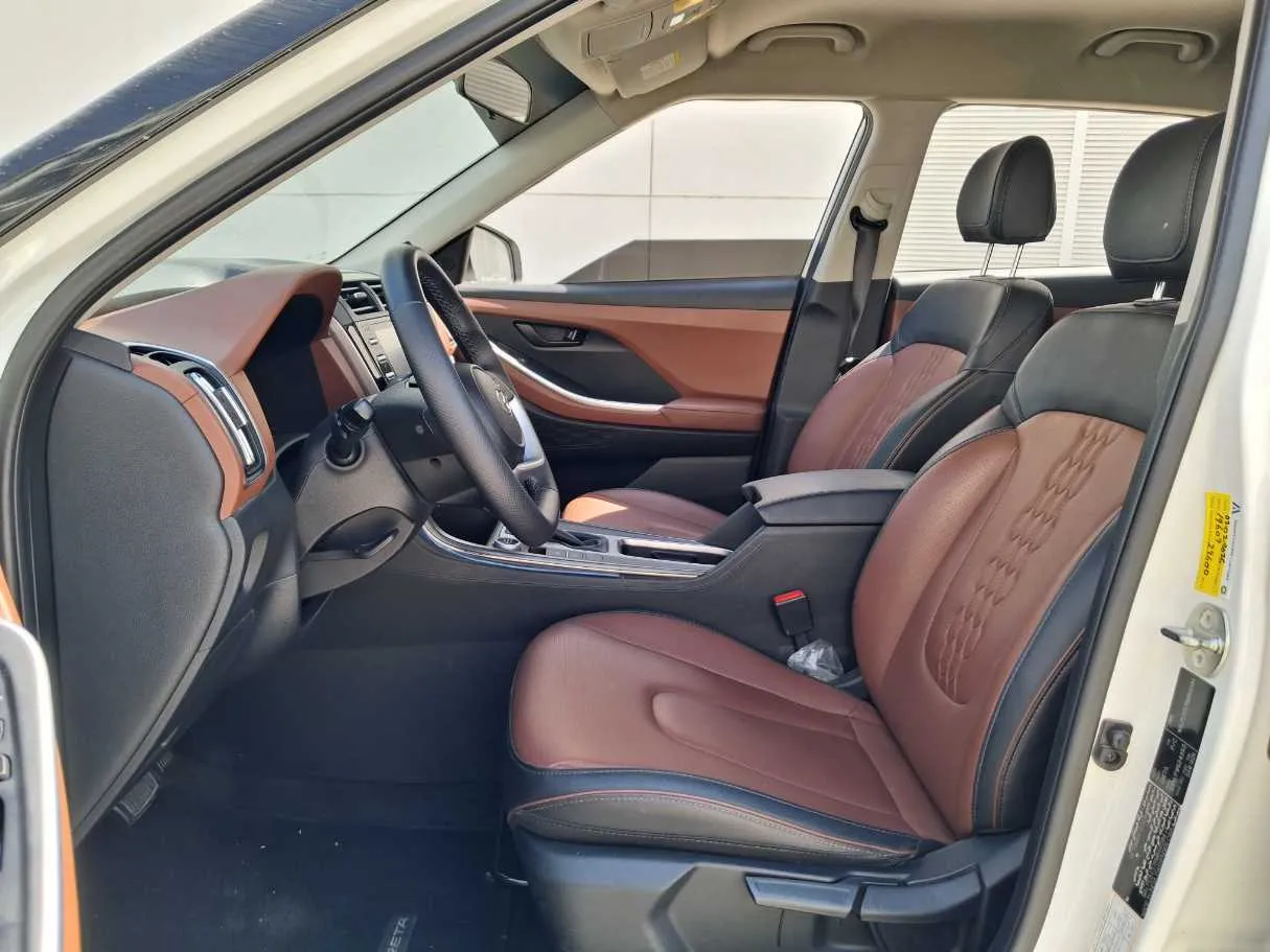Car image 12