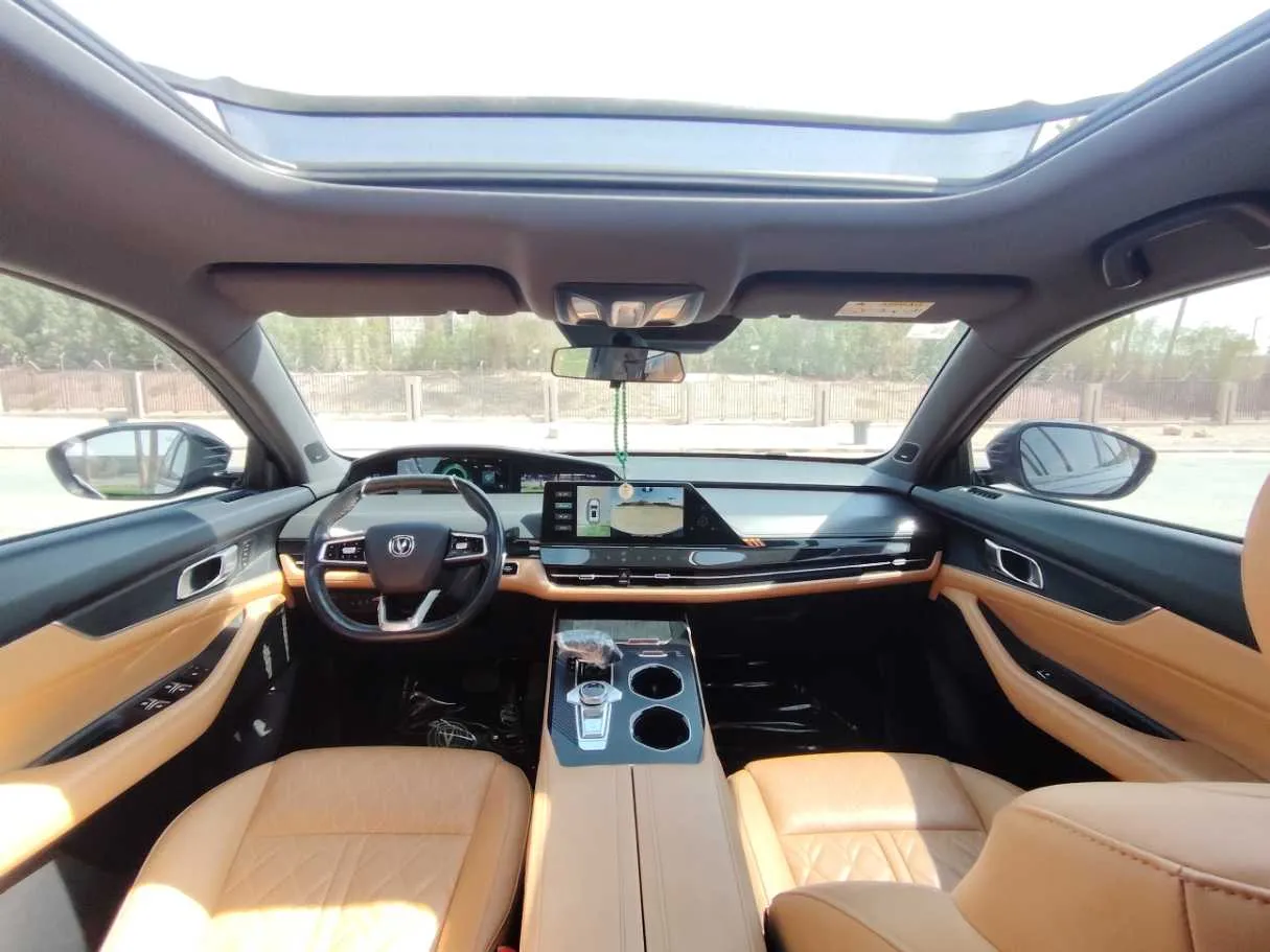 Car image 18