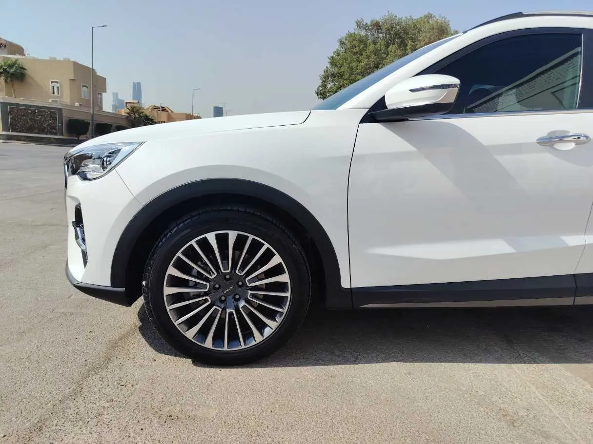 Car image 9