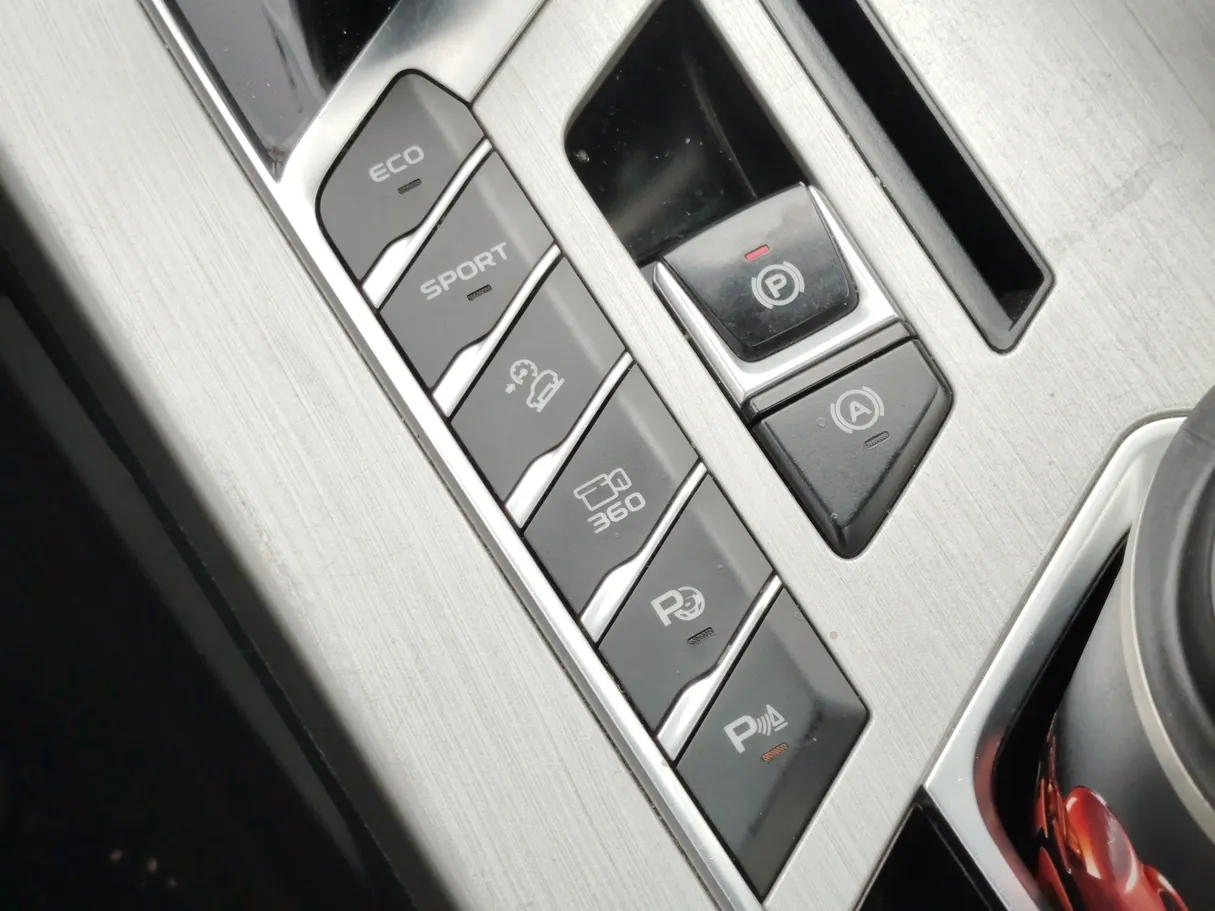 Car image 21