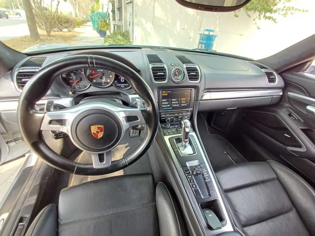 Car image 13