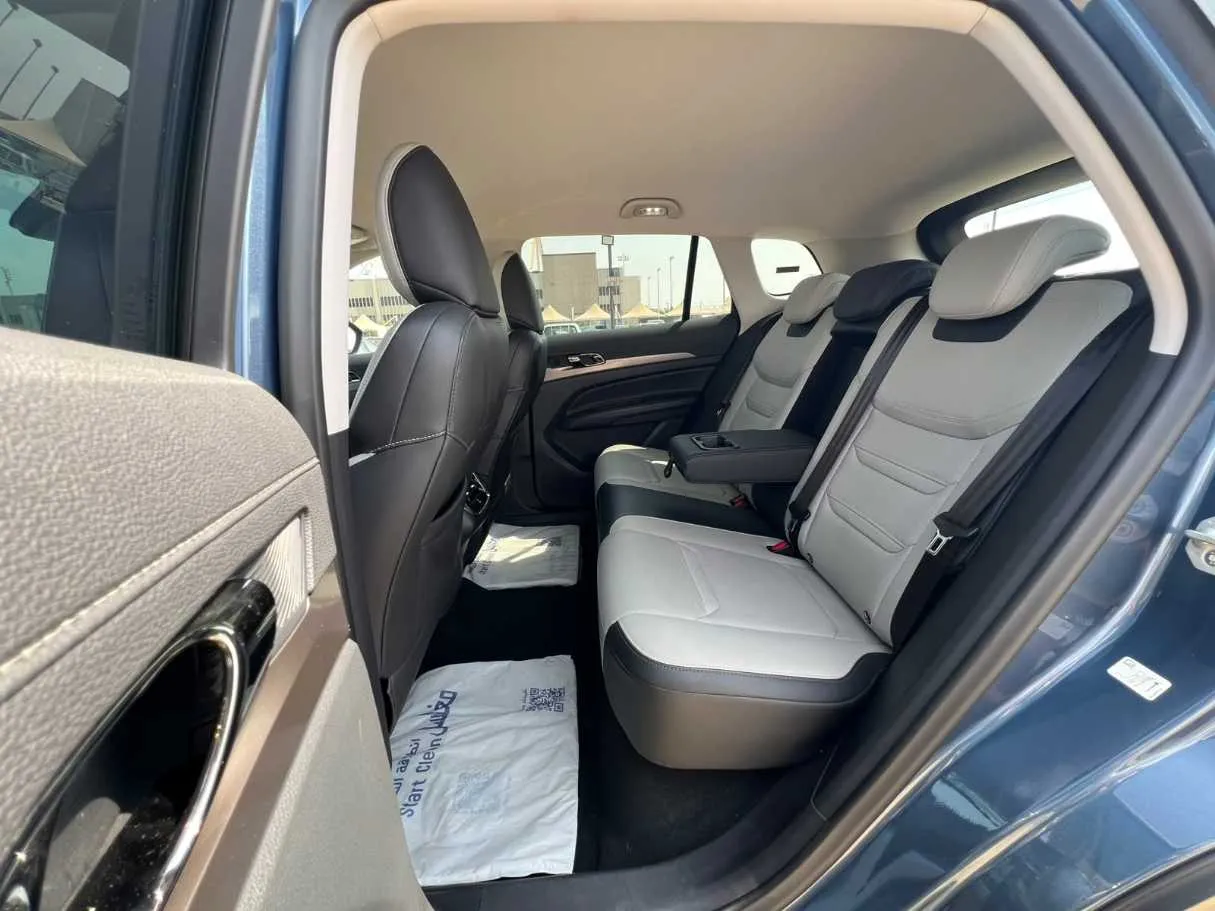 Car image 13
