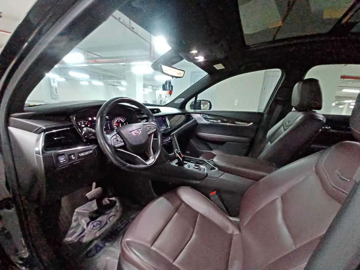 Car image 11