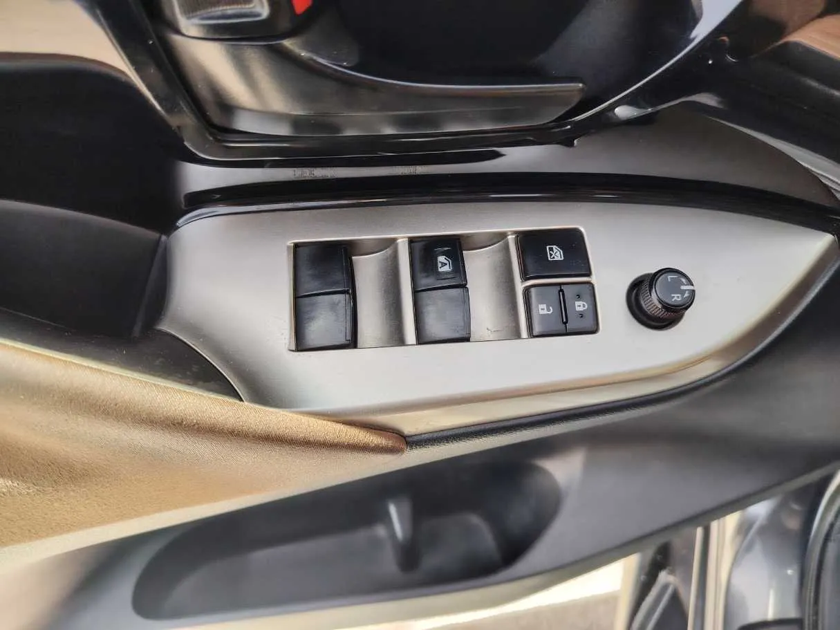 Car image 27