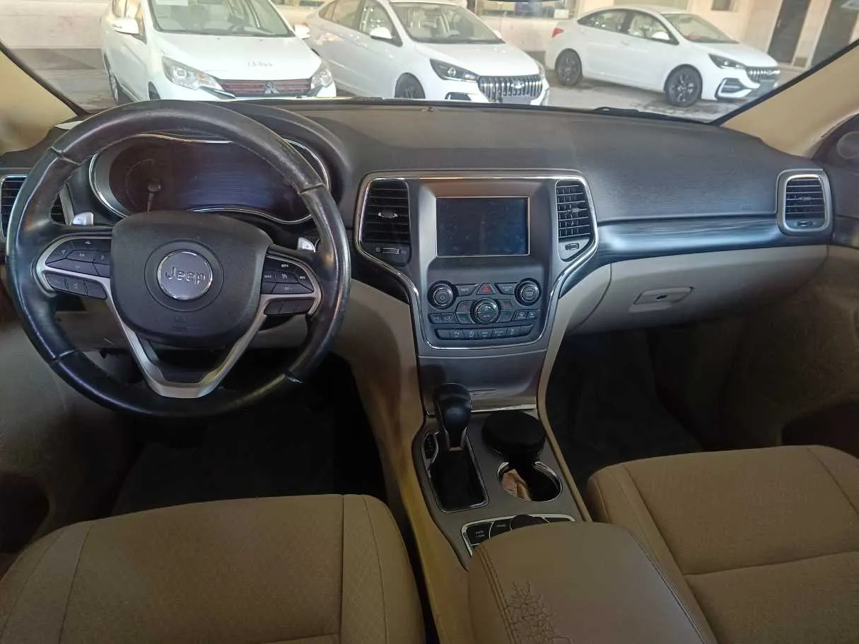 Car image 30