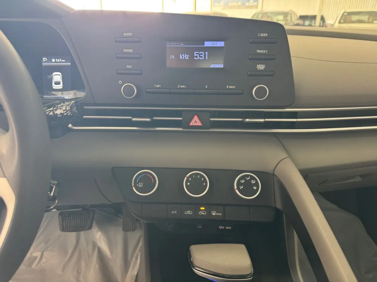 Car image 12