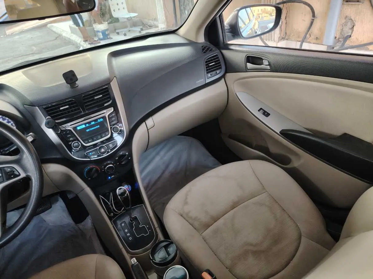 Car image 18