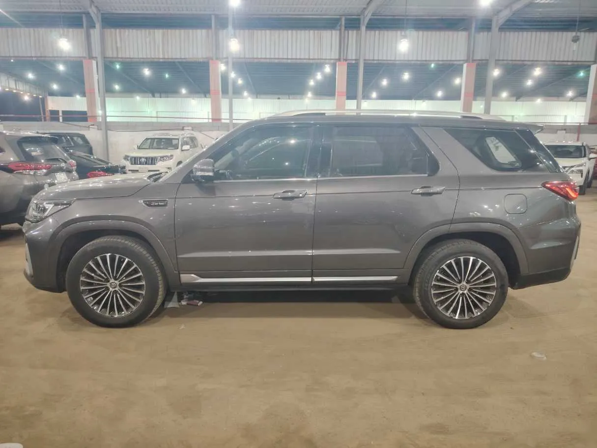 Car image 8